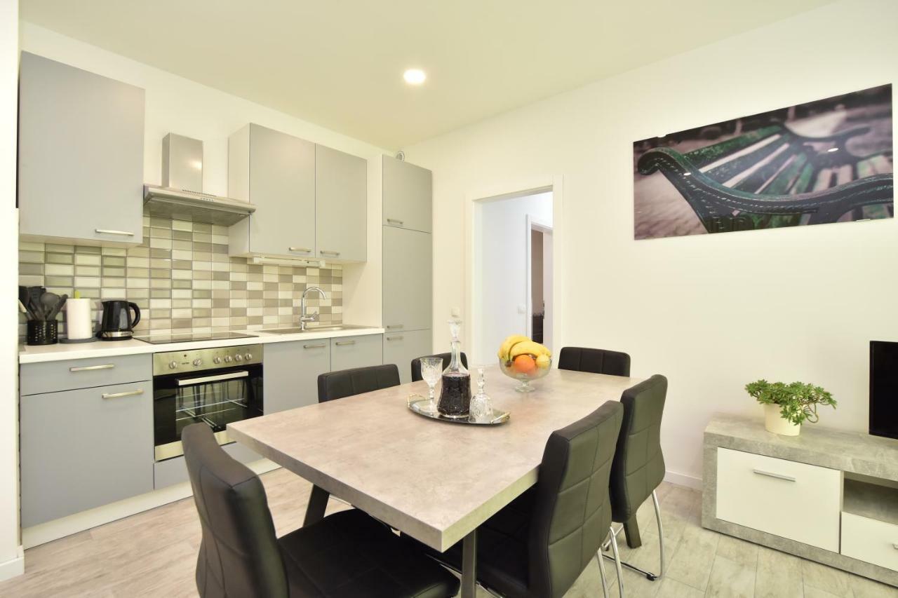 Apartmani Iva&Ante Dugi Rat Zewnętrze zdjęcie