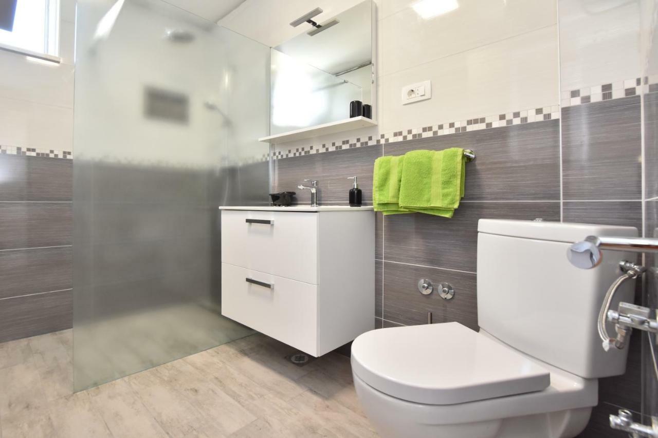 Apartmani Iva&Ante Dugi Rat Zewnętrze zdjęcie